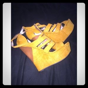 Qupid platform wedge heels